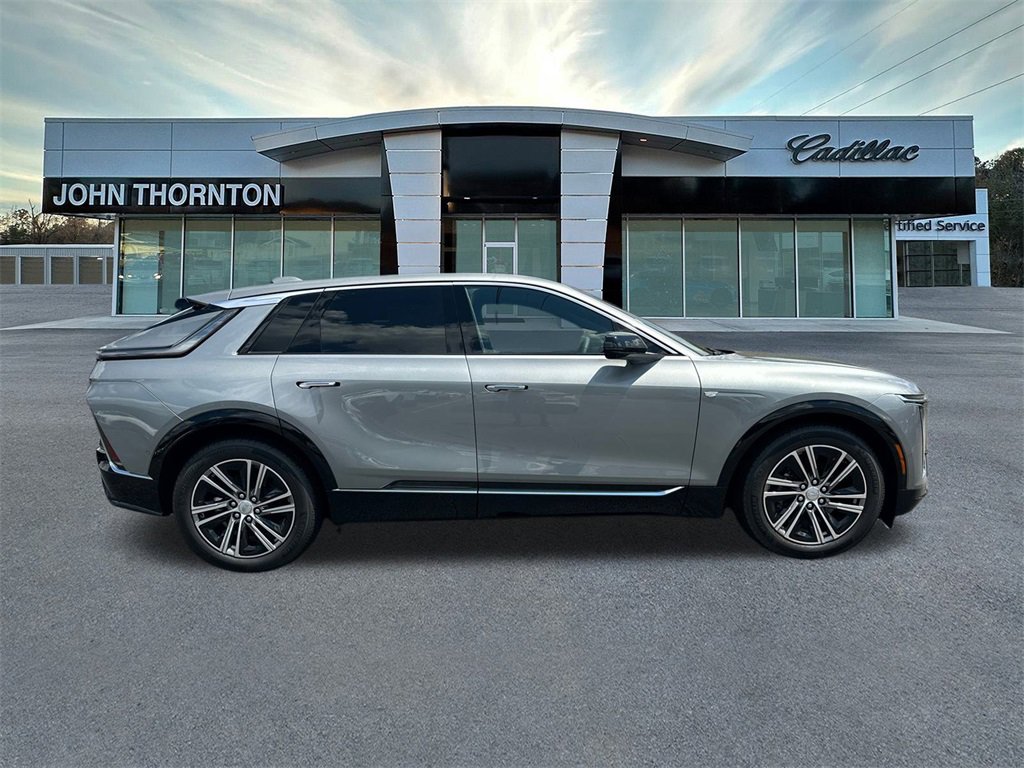 2025 Cadillac Lyriq Luxury photo 4
