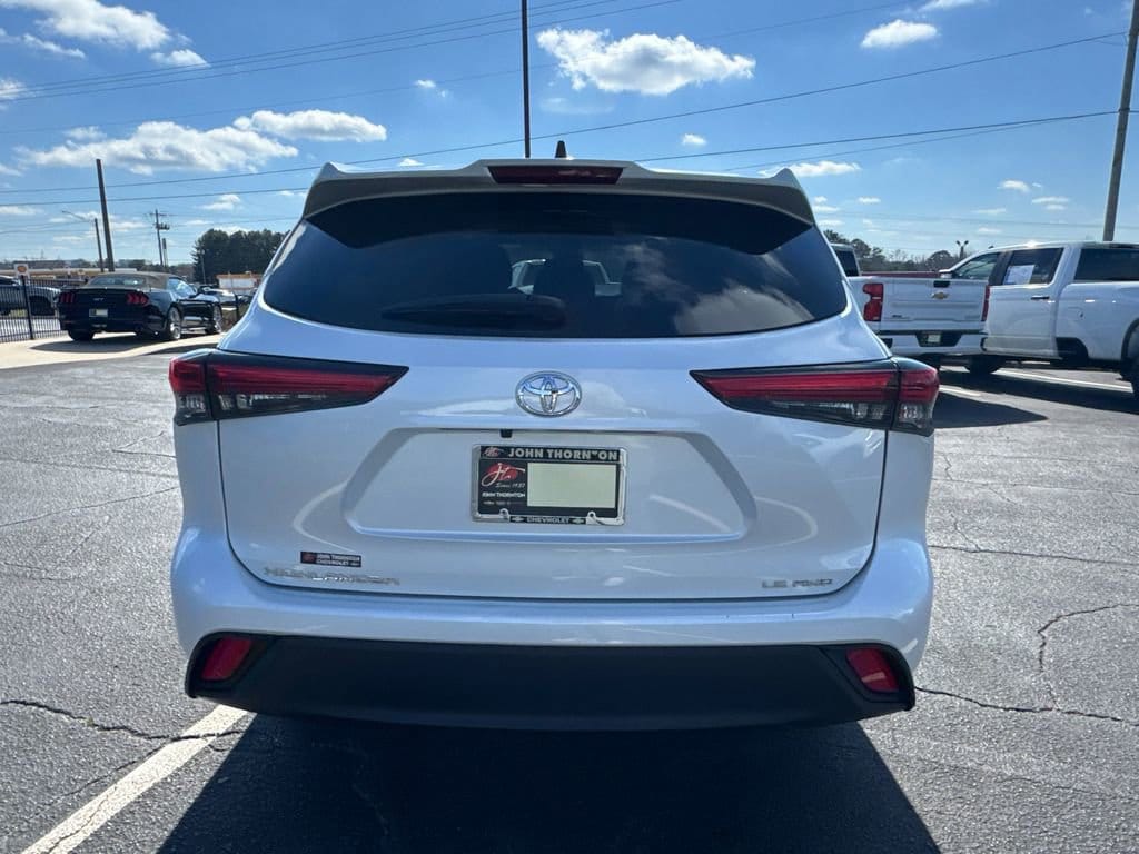 2023 Toyota Highlander LE - Photo 7