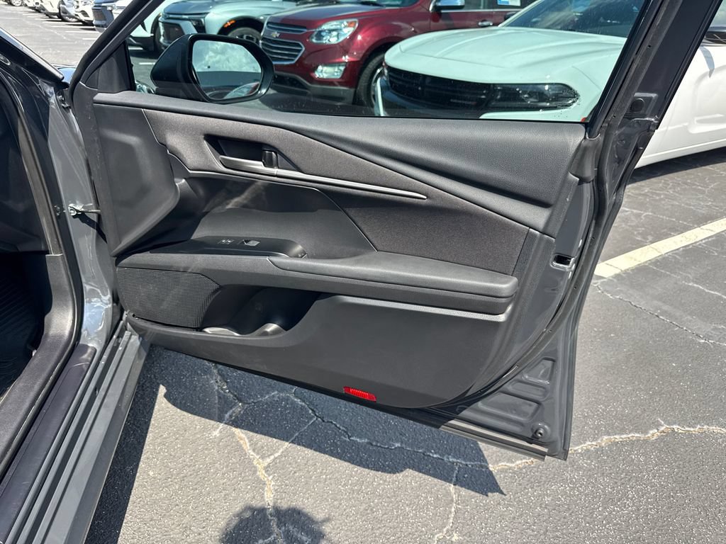 2025 Toyota Camry LE - Photo 15