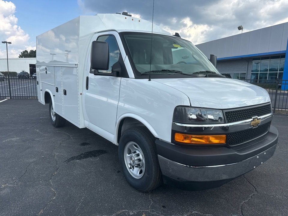 2025 Chevrolet Express Cutaway 3500 photo 4
