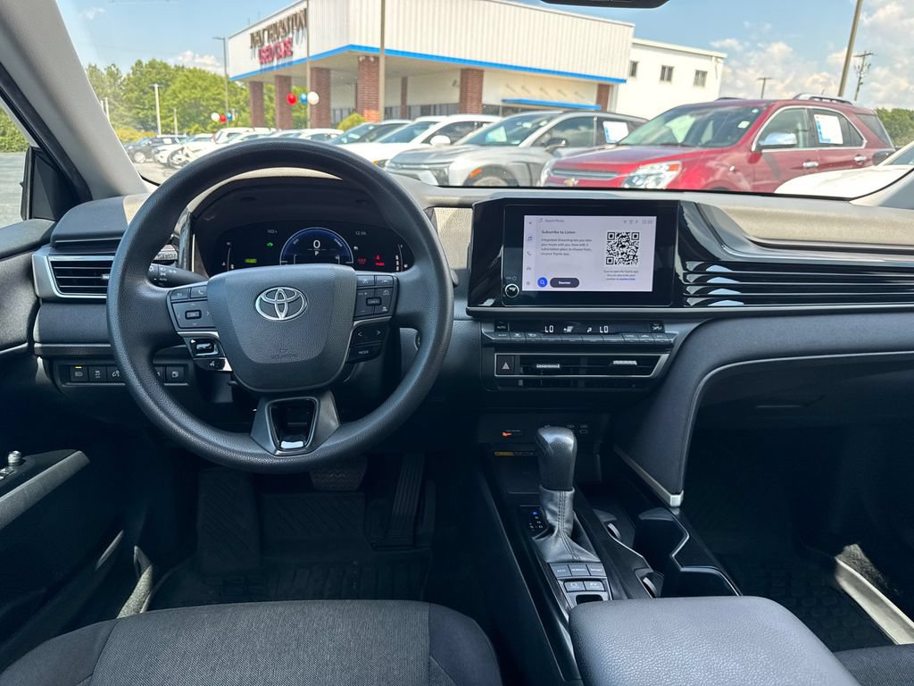 2025 Toyota Camry LE - Photo 23