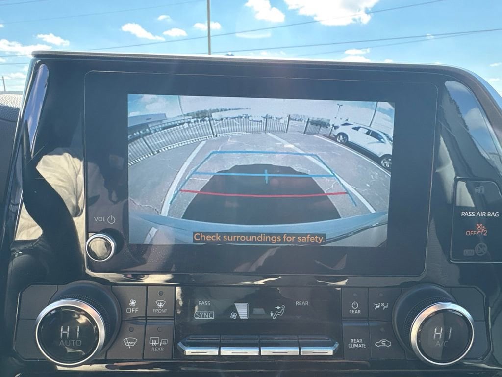 2023 Toyota Highlander LE - Photo 31