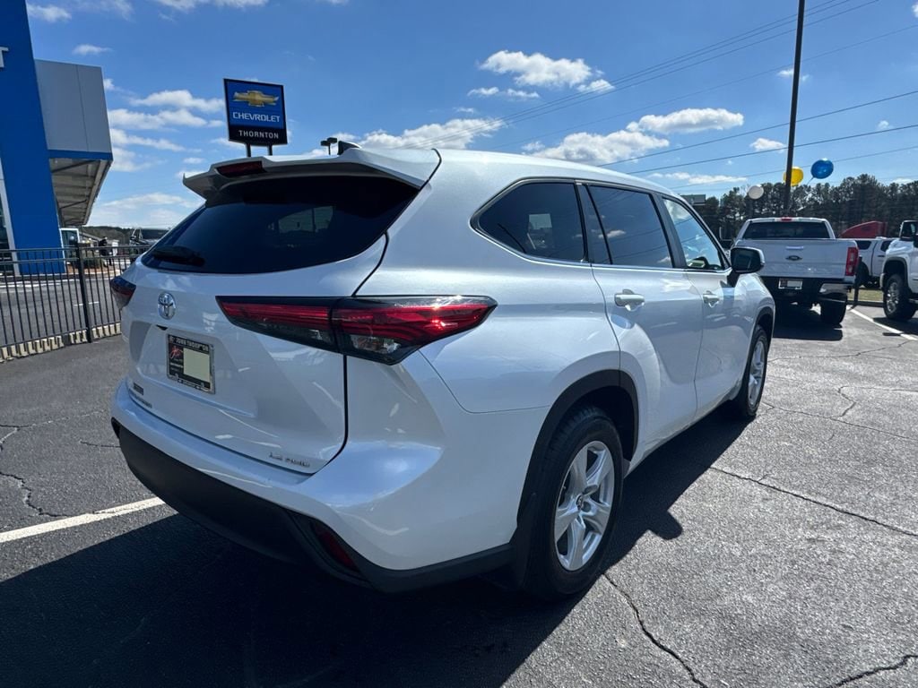 2023 Toyota Highlander LE - Photo 6