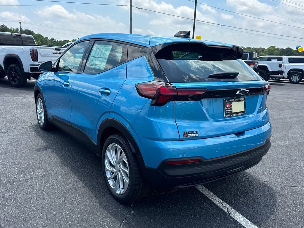 2027 Chevrolet Bolt LT - Photo 8