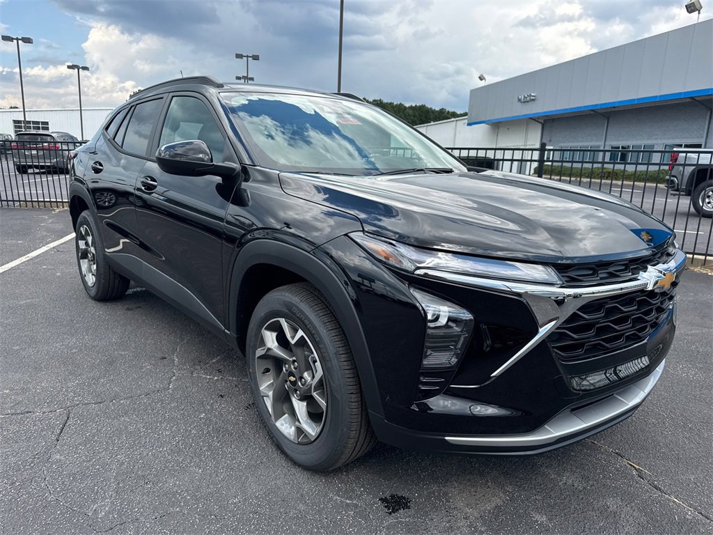 2026 Chevrolet Trax LT photo 3