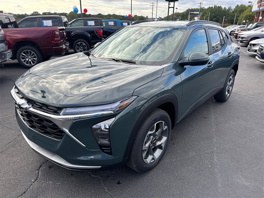 2026 Chevrolet Trax LT photo 2
