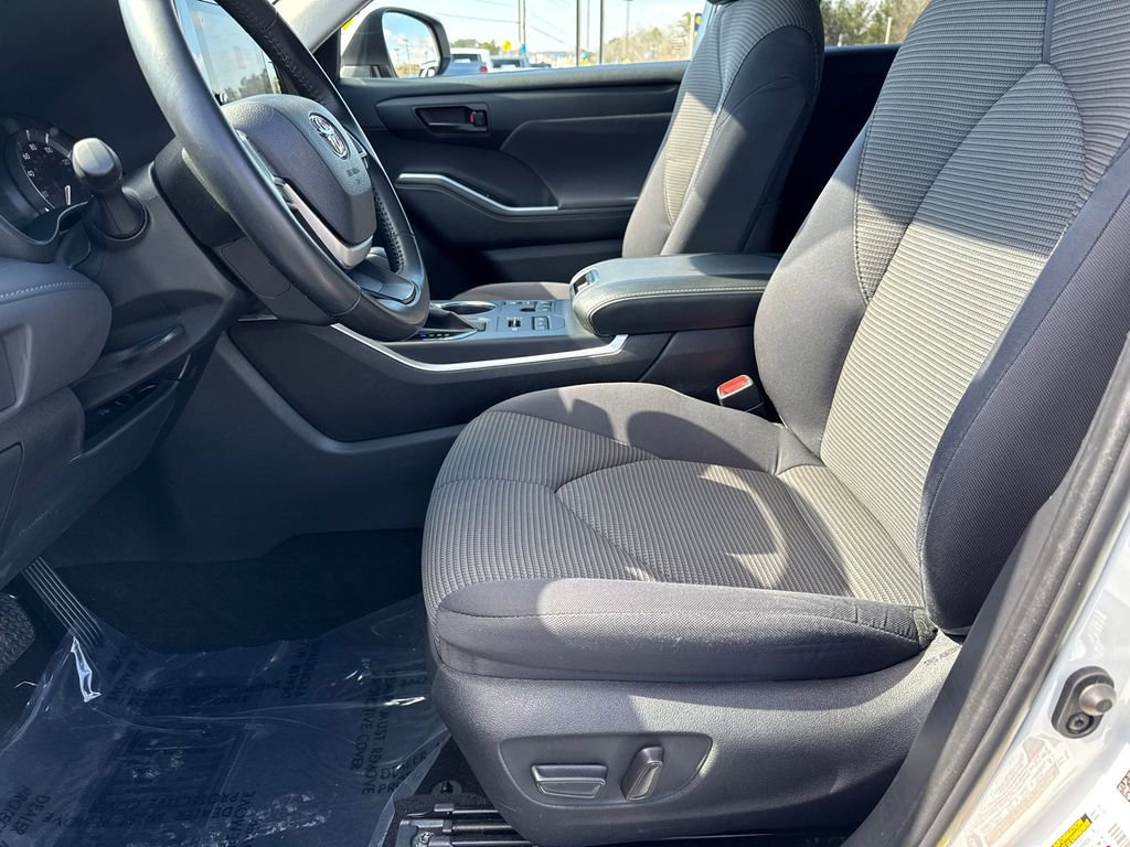 2023 Toyota Highlander LE - Photo 10