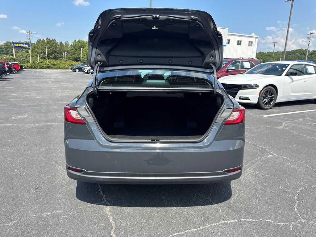 2025 Toyota Camry LE - Photo 19