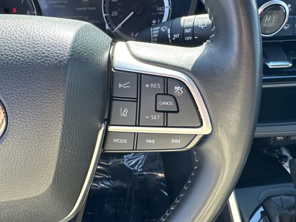 2023 Toyota Highlander LE - Photo 28