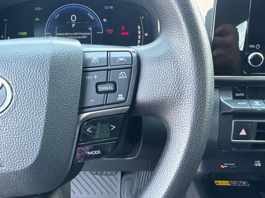 2025 Toyota Camry LE - Photo 26