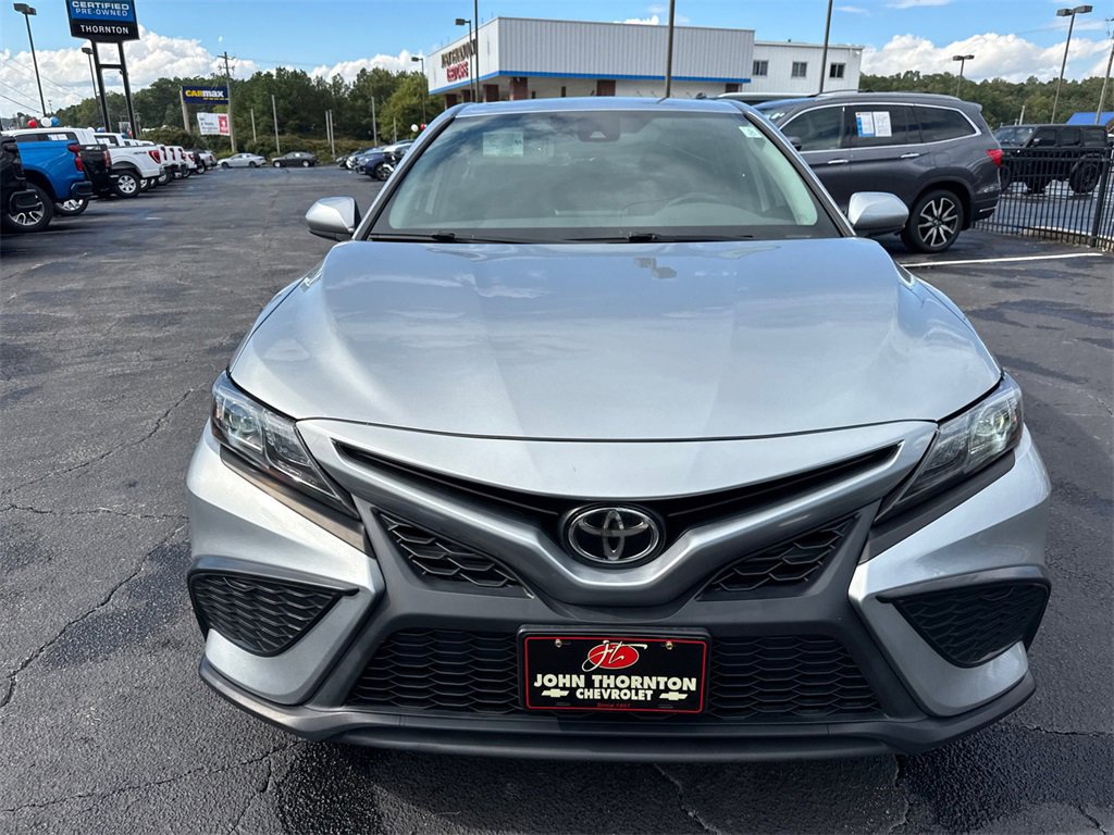 2021 Toyota Camry SE photo 2