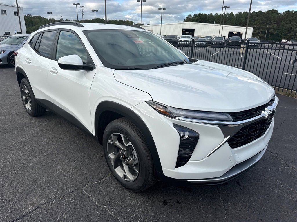 2026 Chevrolet Trax LT photo 4