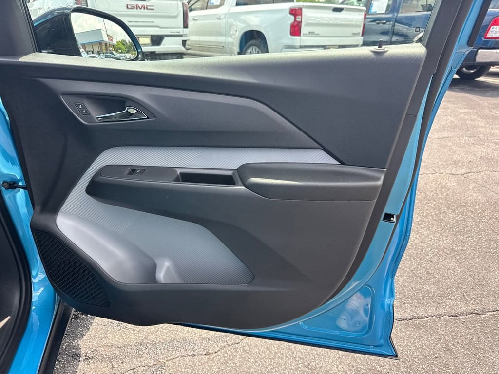 2027 Chevrolet Bolt LT - Photo 15
