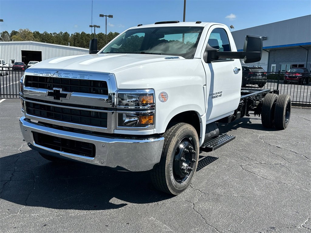 2024 Chevrolet Silverado 5500HD Work Truck photo 2