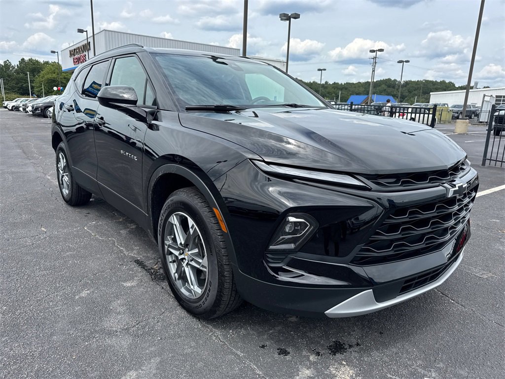 2025 Chevrolet Blazer 2LT photo 3