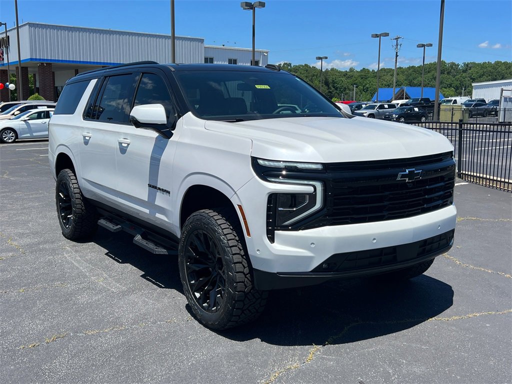 2025 Chevrolet Suburban RST photo 4