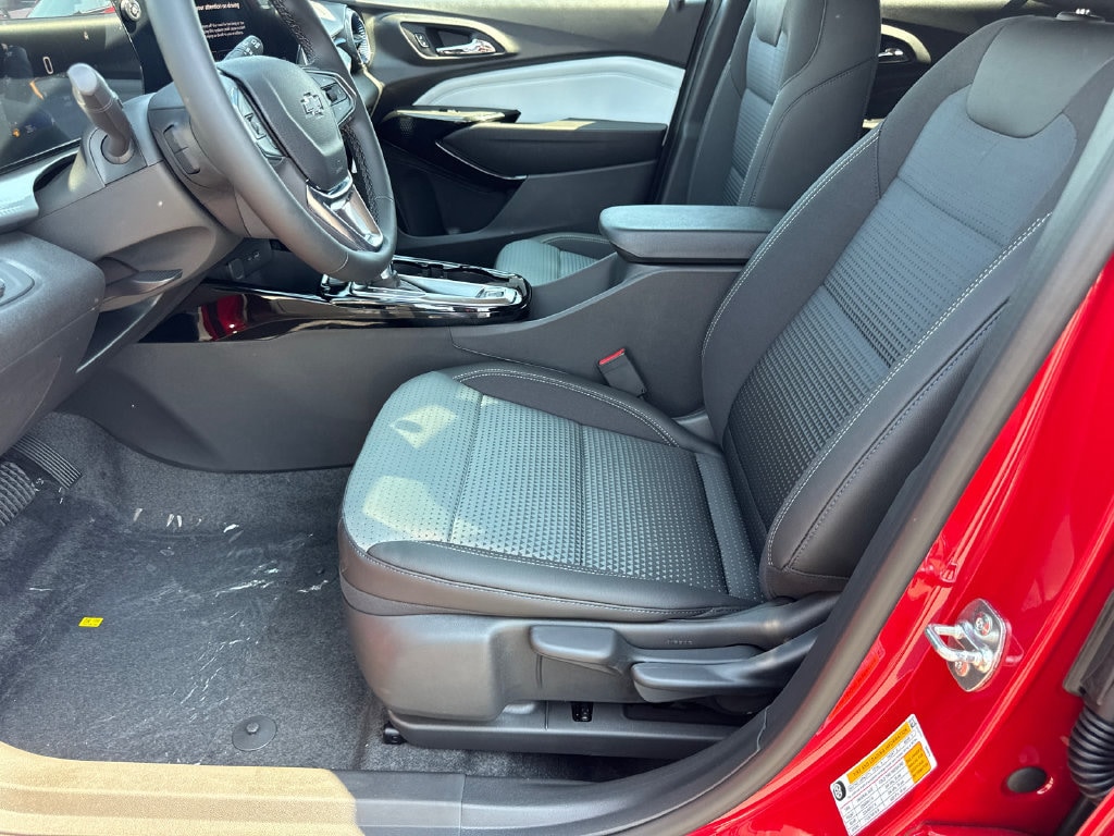 2026 Chevrolet Trax LT - Photo 10
