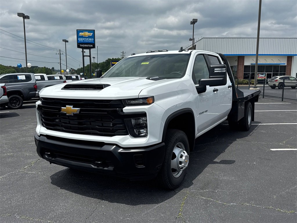 2025 Chevrolet Silverado 3500HD Work Truck photo 2