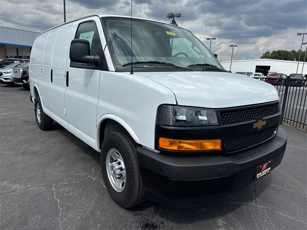 2025 Chevrolet Express Cargo 3500 Van photo 3