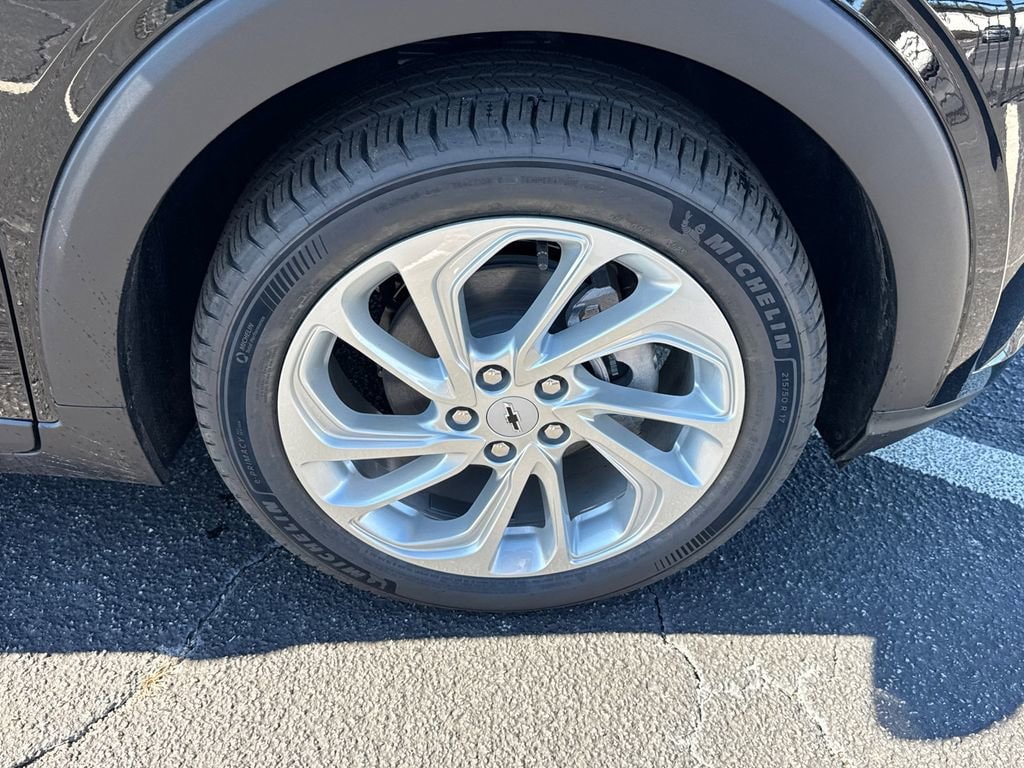 2027 Chevrolet Bolt LT - Photo 13