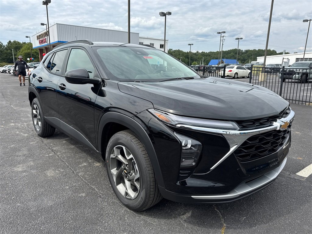 2026 Chevrolet Trax LT photo 3