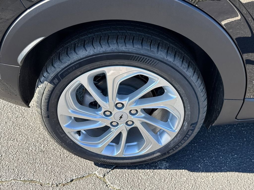 2027 Chevrolet Bolt LT - Photo 18