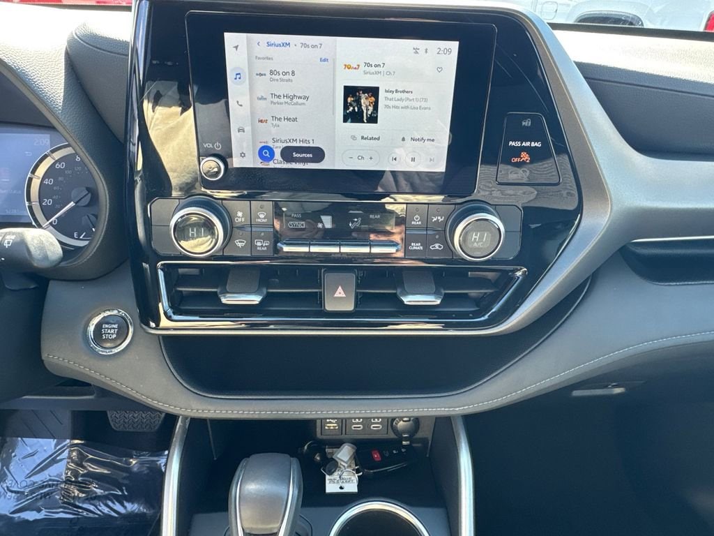 2023 Toyota Highlander LE - Photo 30