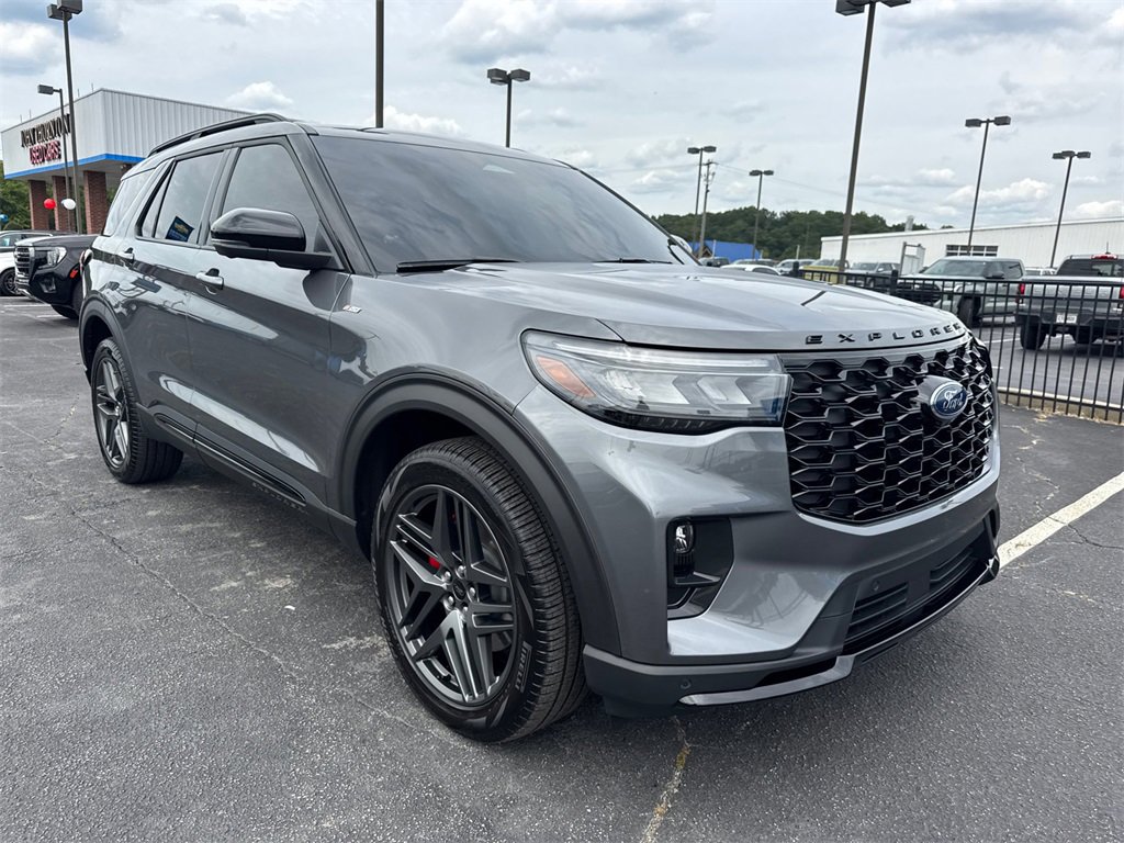 2025 Ford Explorer ST-Line photo 3