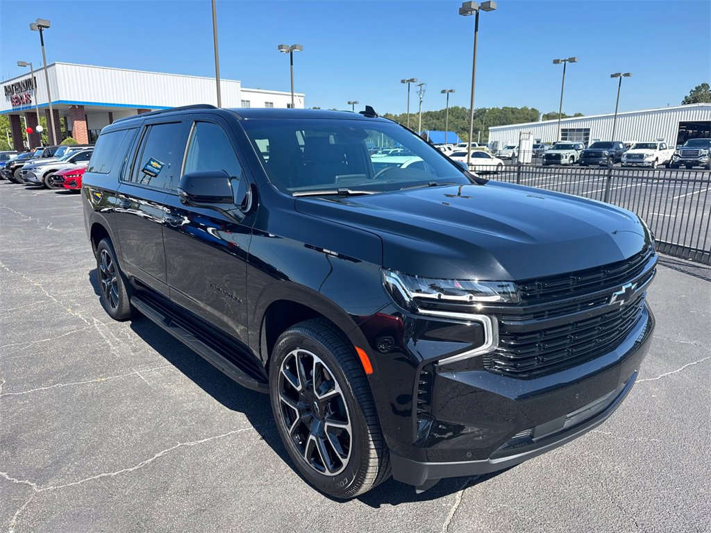 2023 Chevrolet Suburban 1500 RST photo 2