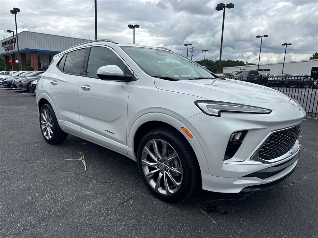 2024 Buick Encore GX Avenir photo 3
