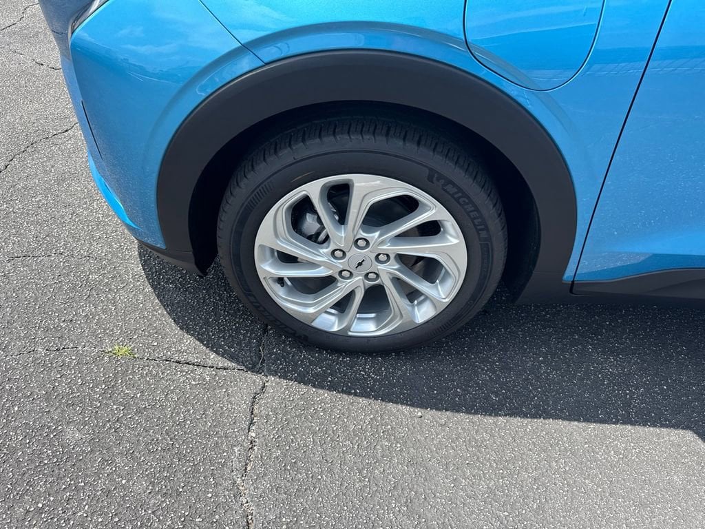 2027 Chevrolet Bolt LT - Photo 12