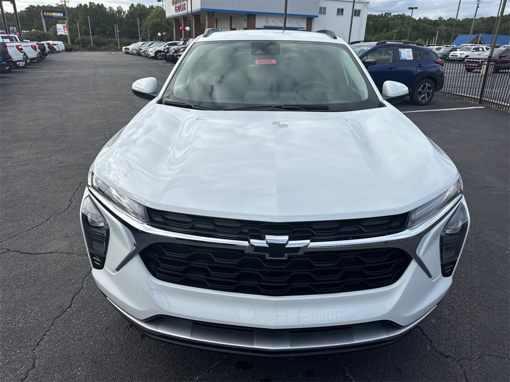 2026 Chevrolet Trax LT photo 3