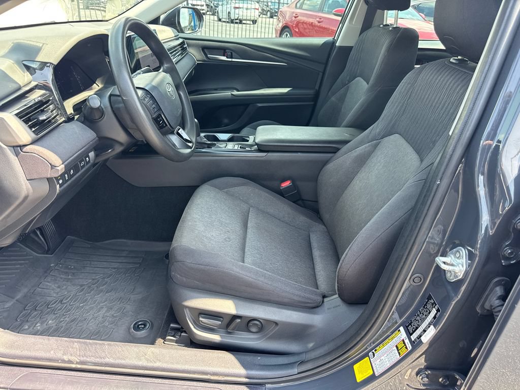 2025 Toyota Camry LE - Photo 10