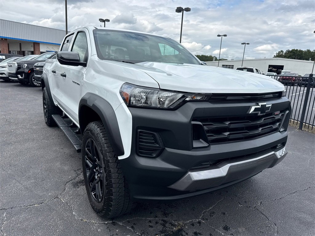 2025 Chevrolet Colorado Trail Boss photo 3