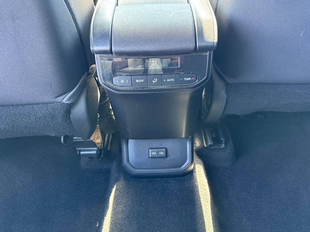 2023 Toyota Highlander LE - Photo 26
