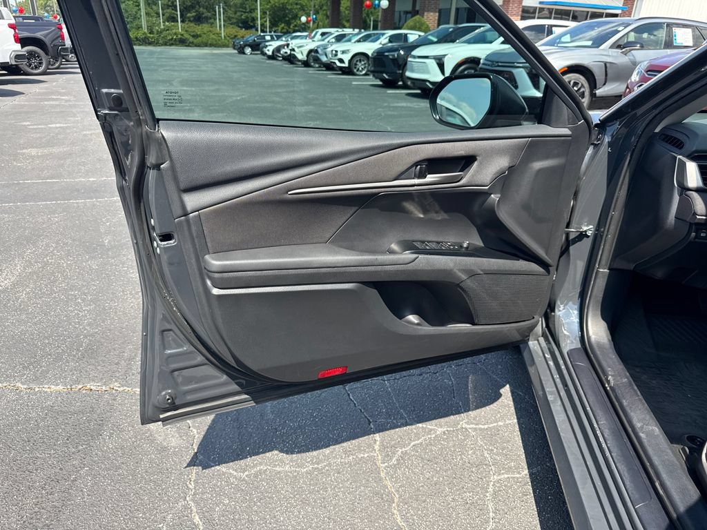2025 Toyota Camry LE - Photo 11