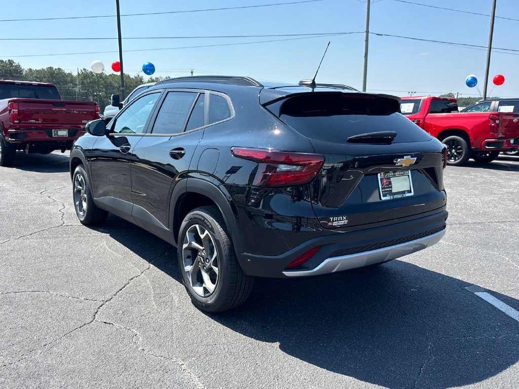 2026 Chevrolet Trax LT - Photo 8