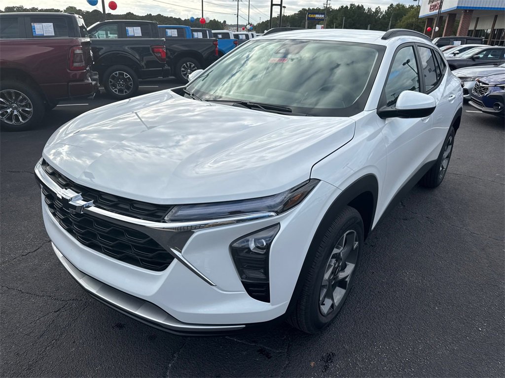 2026 Chevrolet Trax LT photo 2
