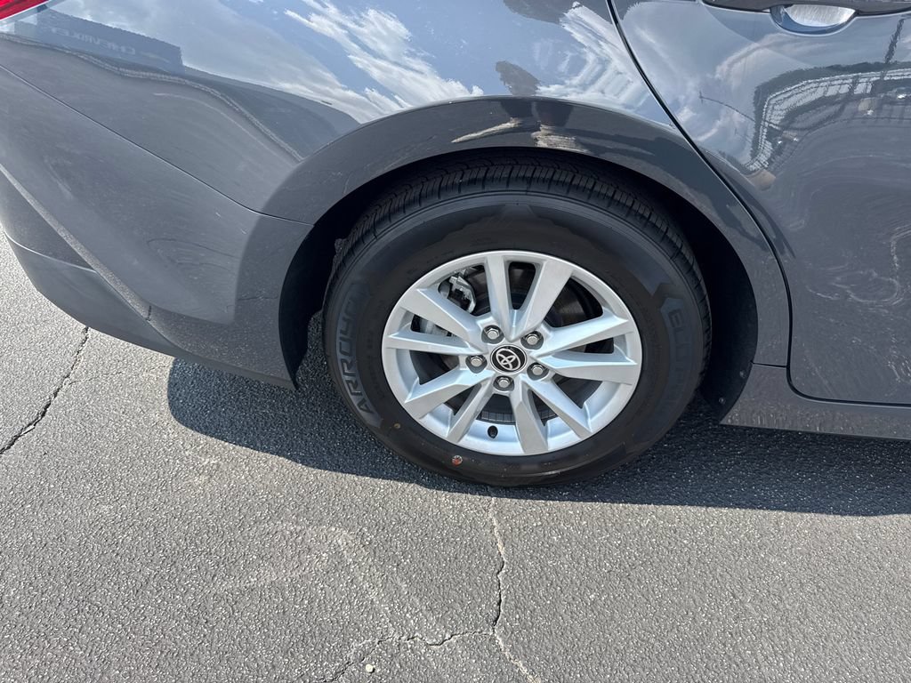 2025 Toyota Camry LE - Photo 18