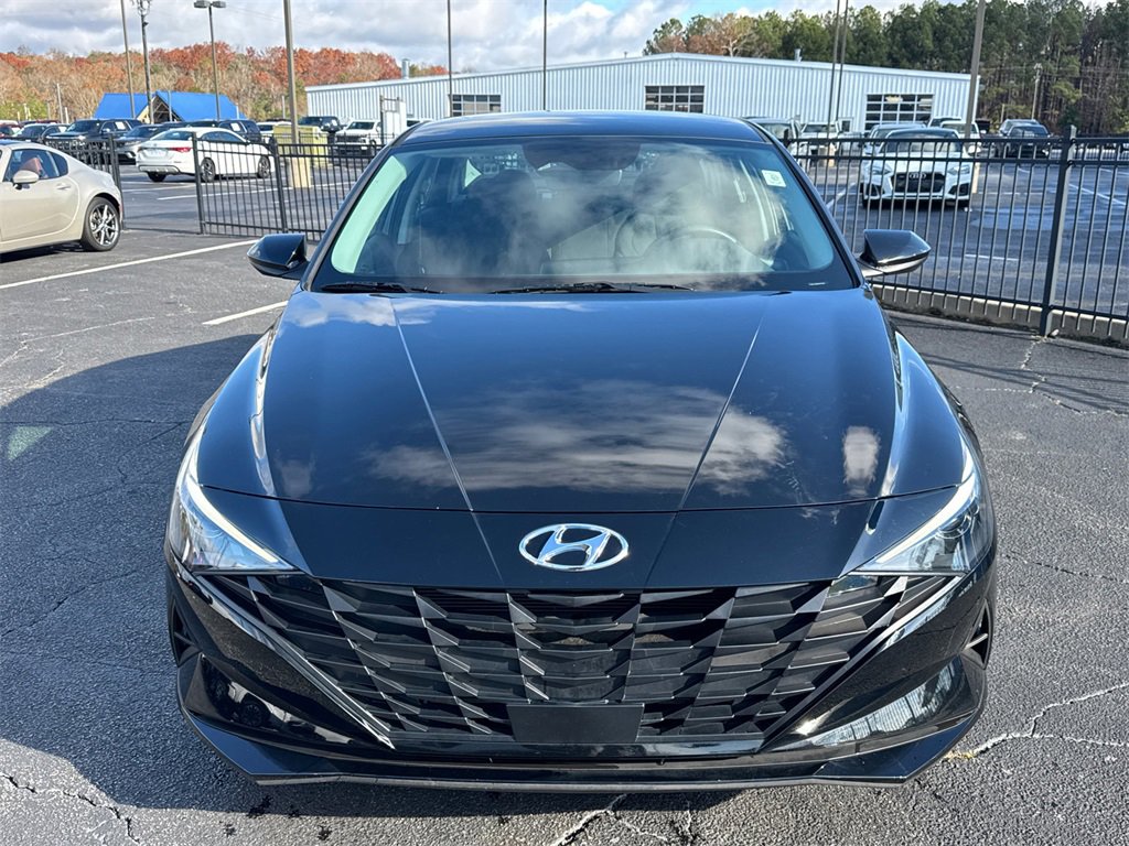 2023 Hyundai Elantra SEL photo 3