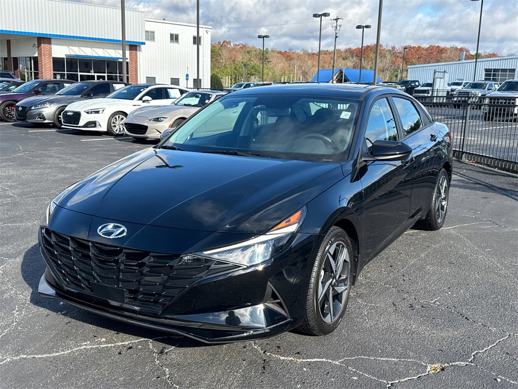 2023 Hyundai Elantra SEL photo 2