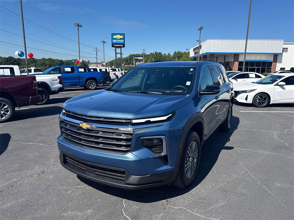 2025 Chevrolet Traverse photo 2