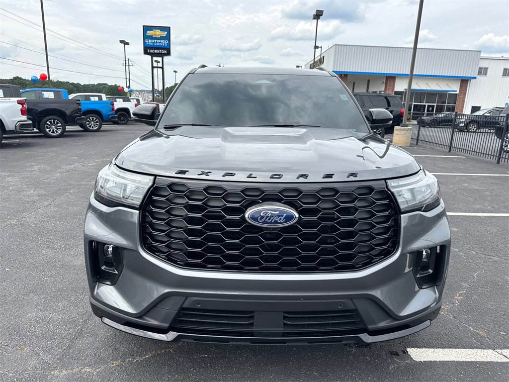2025 Ford Explorer ST-Line photo 2