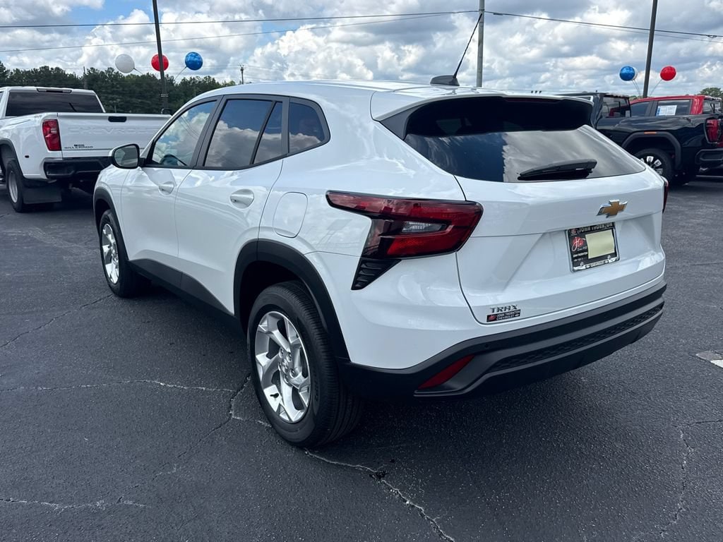 2026 Chevrolet Trax LS - Photo 8