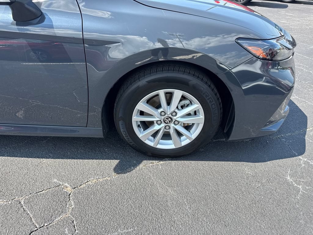 2025 Toyota Camry LE - Photo 13
