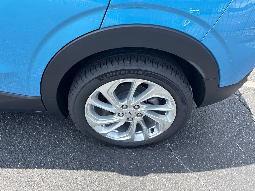 2027 Chevrolet Bolt LT - Photo 20