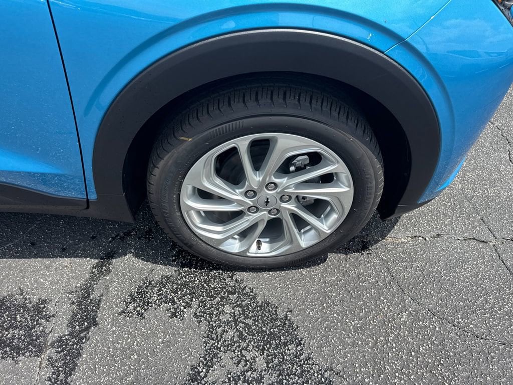 2027 Chevrolet Bolt LT - Photo 13