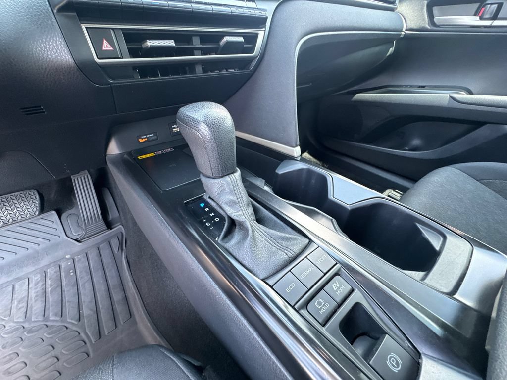 2025 Toyota Camry LE - Photo 30
