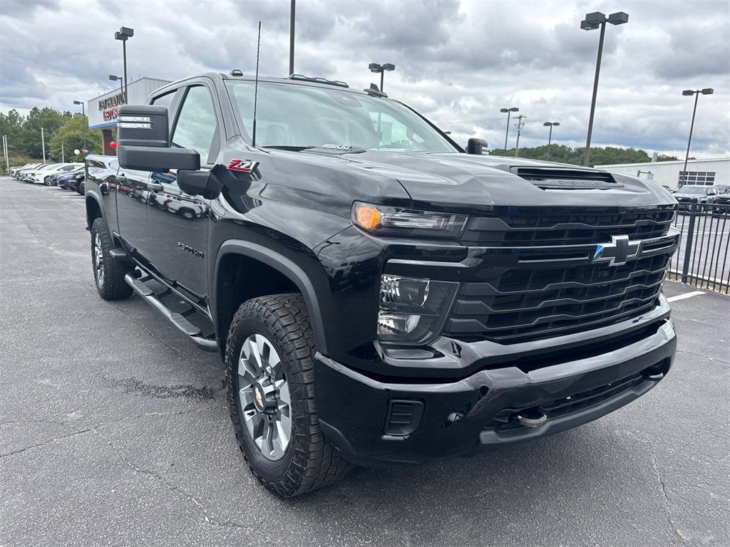 2024 Chevrolet Silverado 2500HD Custom photo 2