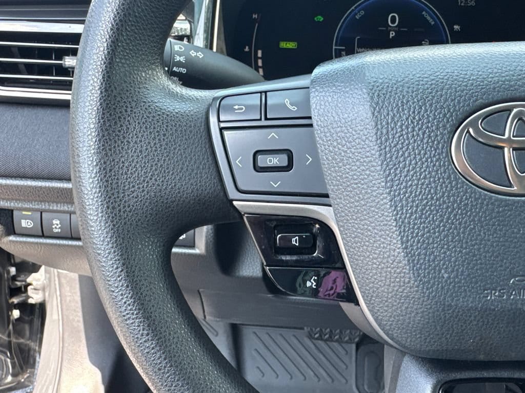 2025 Toyota Camry LE - Photo 25